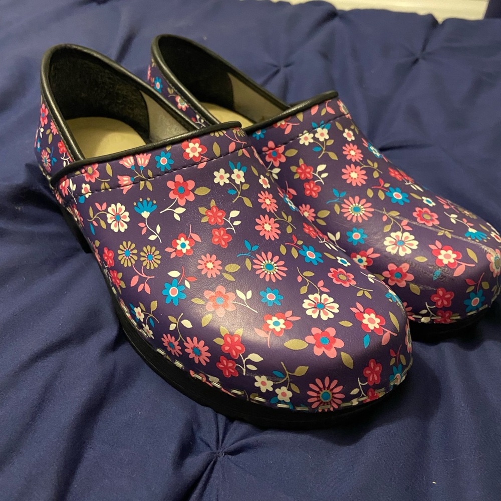 Women's Leno Swedish Floral Clogs, Slip Resistant Sz 41